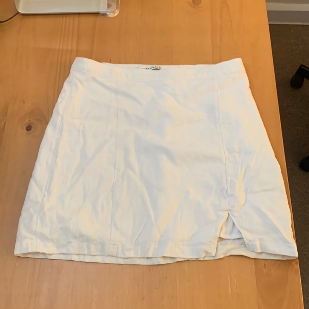 White Abercrombie Linen-blend mini-skirt. Cute and perfect for hot weather.